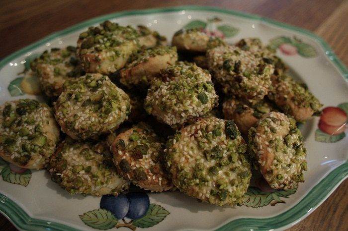 Печенье с курагой, кунжутом и фисташками