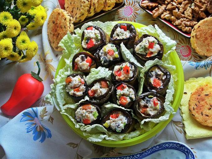 Язычки из баклажана с двумя видами сыра