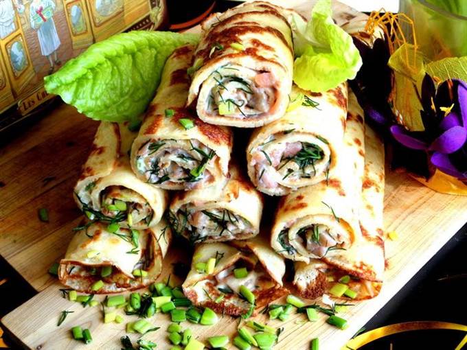 Французские блинчики с красной рыбкой