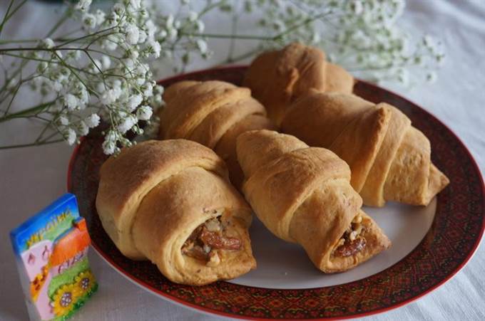 Воздушные рогалики с хрустящей ореховой начинкой