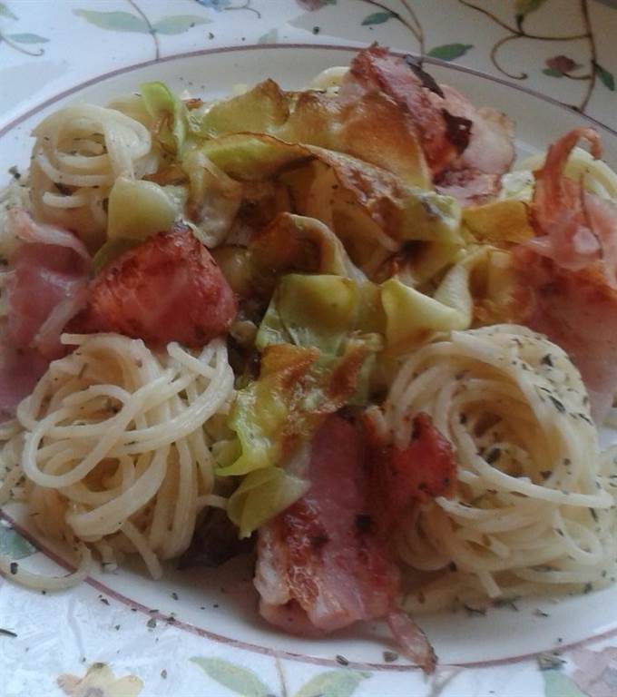 Спагетти с беконом и кабачком