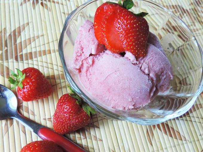 Клубничное мороженое