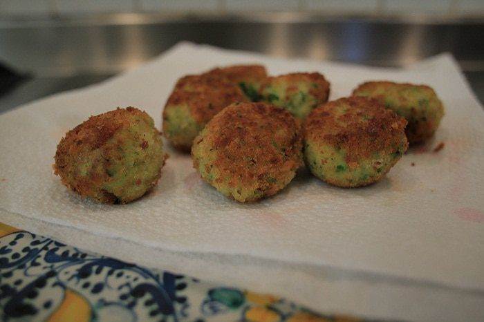 Рыбные котлетки с чесноком и петрушкой