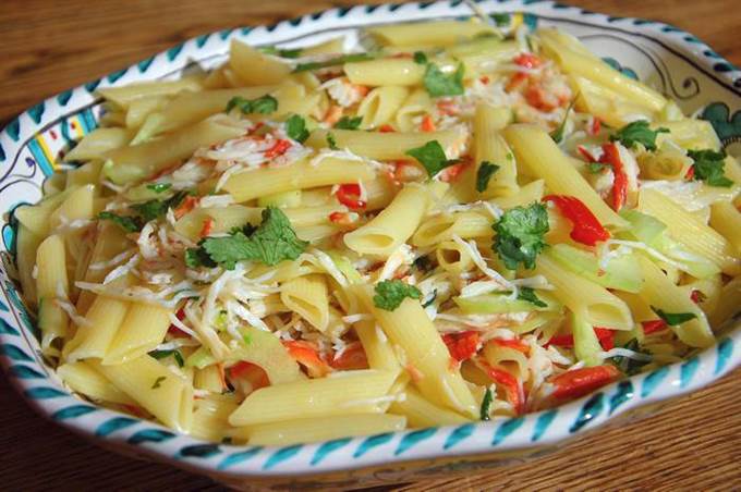 Пенне с огурцом и крабовым мясом