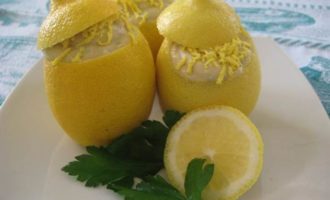 Лимоны, фаршированные кремом из тунца