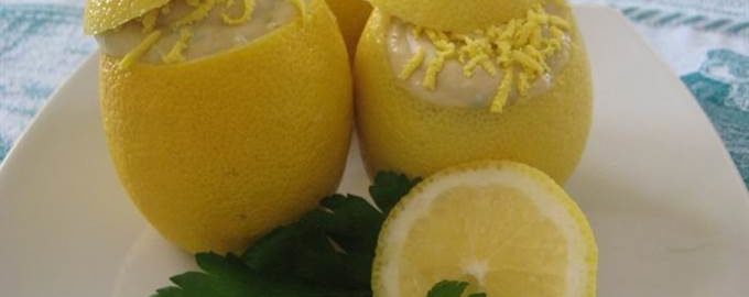 Лимоны, фаршированные кремом из тунца