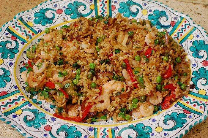 Жареный китайский рис с креветками и сладким перцем