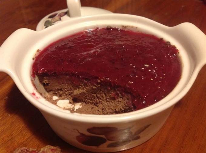 Печеночный паштет с клюквенно-мятным соусом