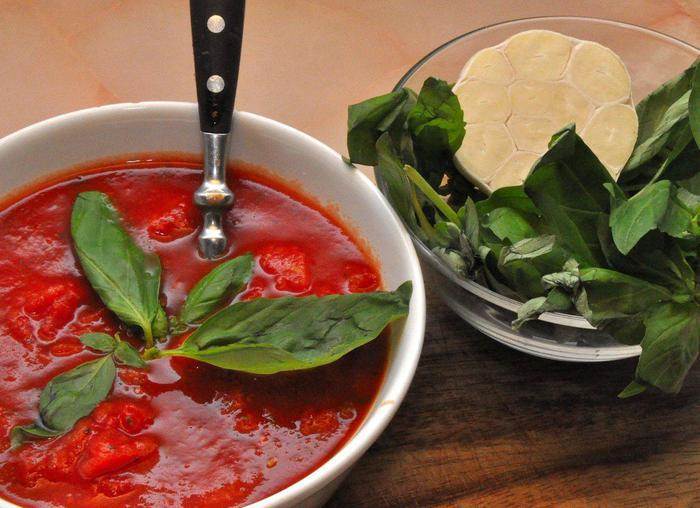 Домашние соус и тесто для пиццы