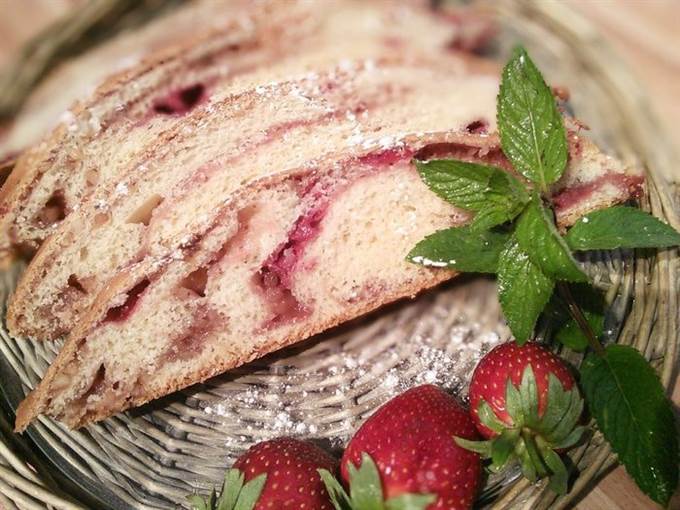 клубничный хлеб