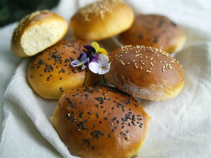 Булочки для бургеров и капустный салат