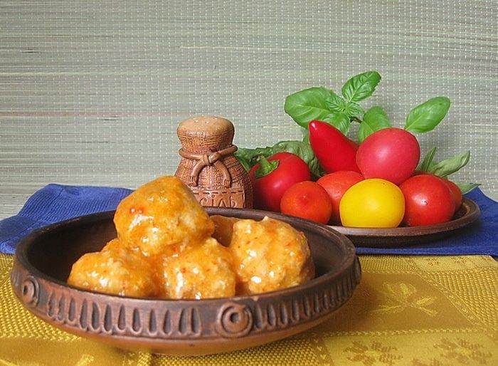 Фрикадельки в овощном соусе