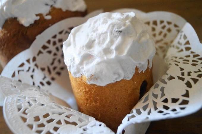 Кулич пасхальный на взбитых яйцах и заварным кремом