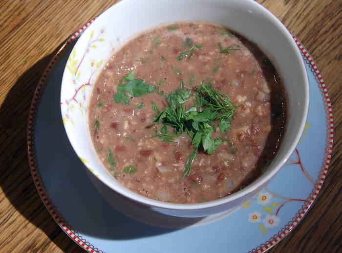 Грузинский суп из красной фасоли