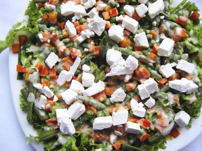Салат "Веснянка" со стручковой фасолью, фетой и оригинальной заправкой