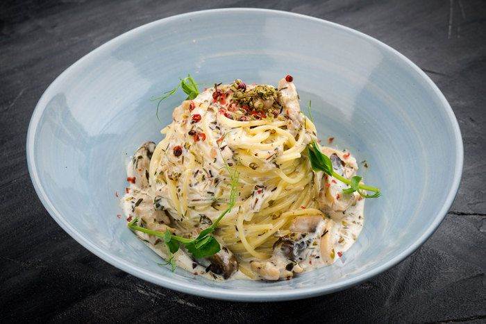 Паста с курицей и грибами