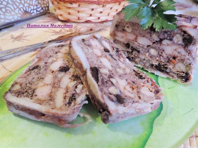 Мясной террин с черносливом и грецкими орехами