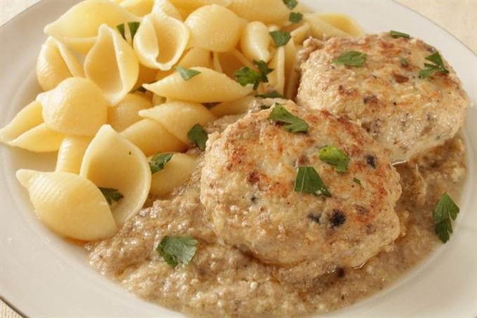 Куриные тефтели в пикантно-грибном соусе