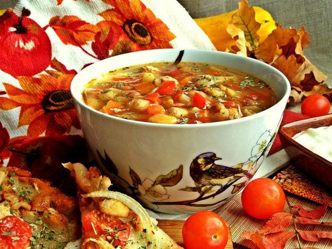 Щи "Сборные" с фасолью и фрикадельками