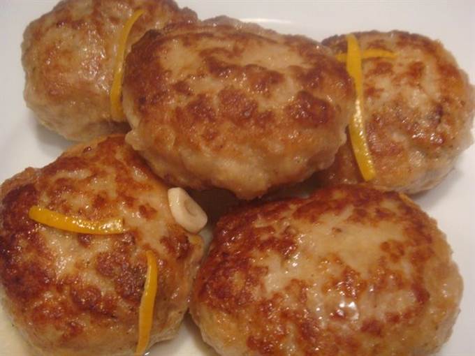 Индюшиные котлетки в лимонном соусе