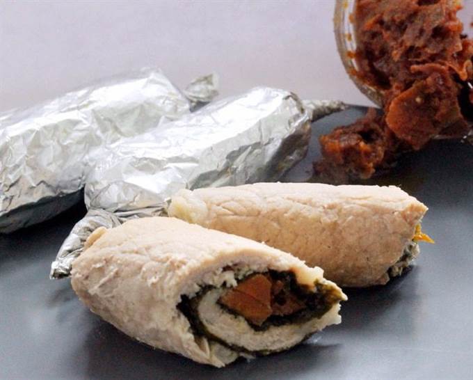 Рулетики из свинины, нори и вялеными помидорами