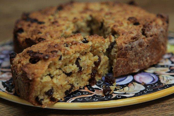 Апельсиново-миндальный пирог с изюмом