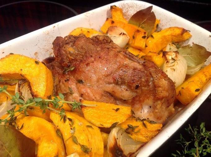 Свинина с тыквой и пряными травами