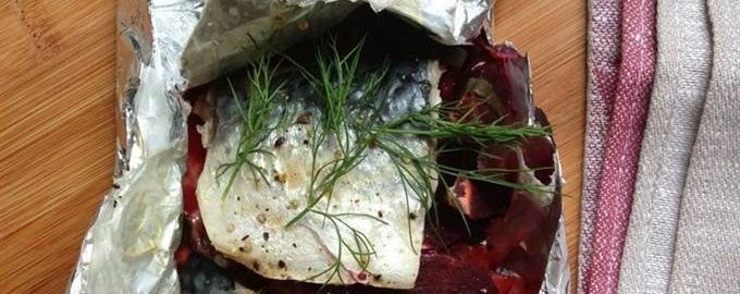 Запеченная рыба на овощной подушке с моцареллой