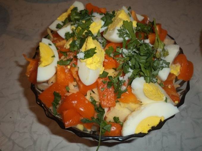 Салат с картофелем, свеклой, яблоками и болгарским перцем