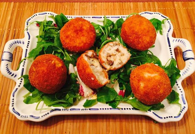 Аранчини с моцареллой и грибами