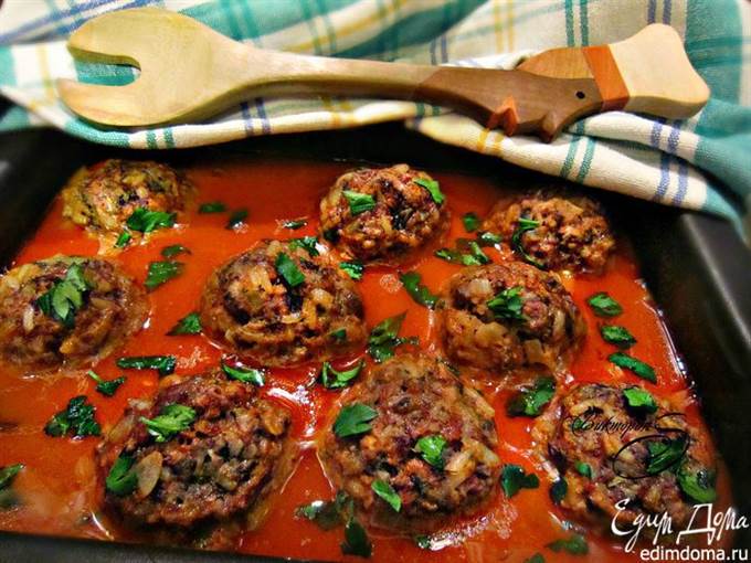 Тефтели с грибами в томатном соусе