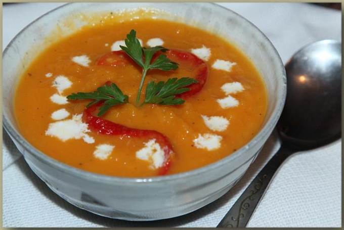 Суп-пюре из запеченной тыквы с перцами