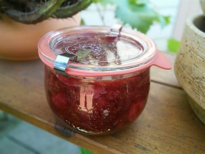 Мармелад из ревеня и клубники с мятой