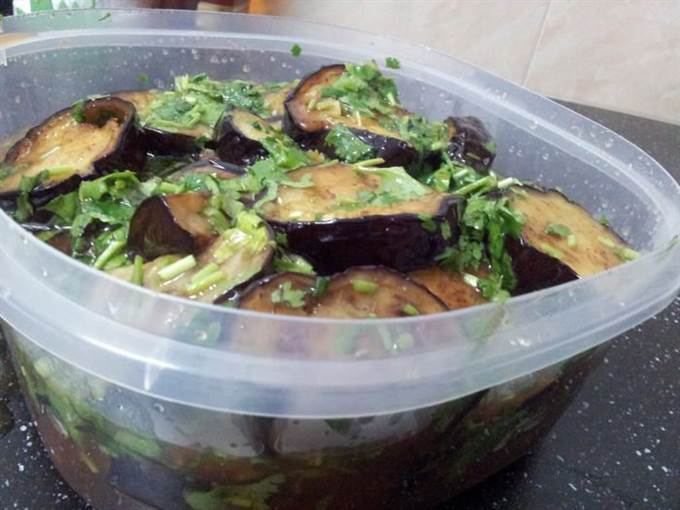 Баклажаны запеченные в маринаде. Баклажаны отварные с. Баклажаны запеченные в маринаде. Баклажаны запеченные в маринаде. Баклажаны в маринаде.